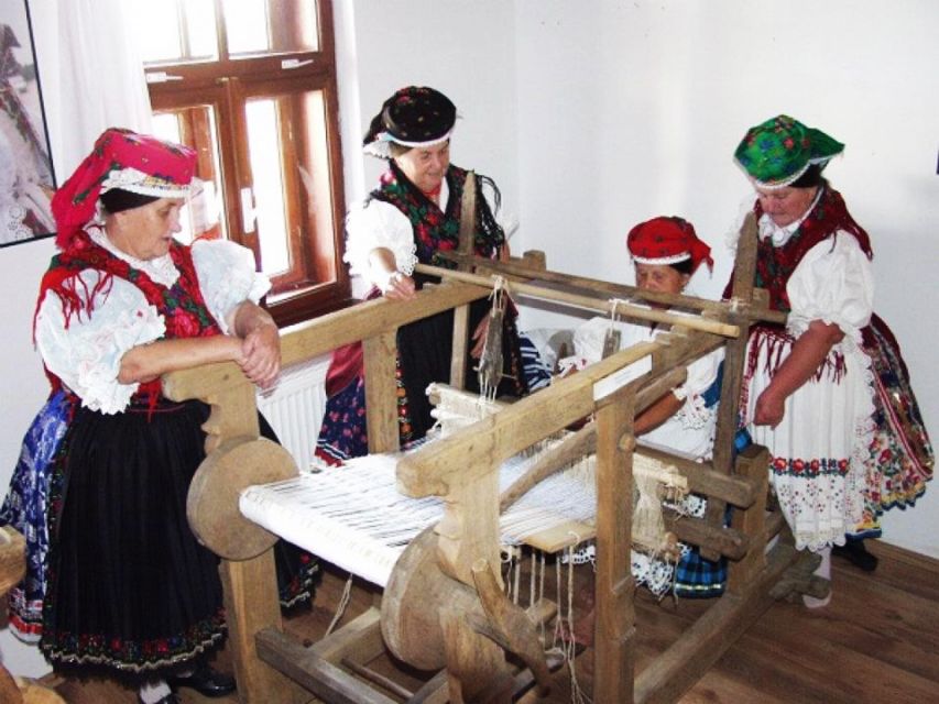 Hollókő Ethnographic Village: Day Tour from Budapest - How the $681 private price works