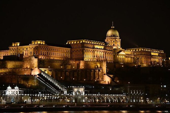 Hungarian History Walking Tour with food tasting - A four-hour walk through Hungary’s story