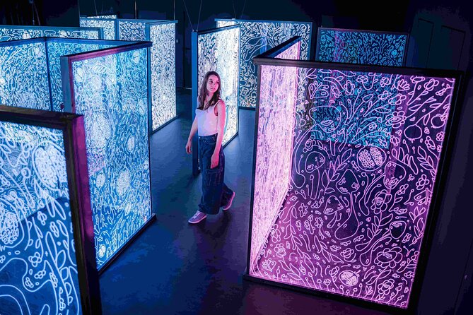 IKONO Budapest - Immersive Experience - Entering the 12-room route