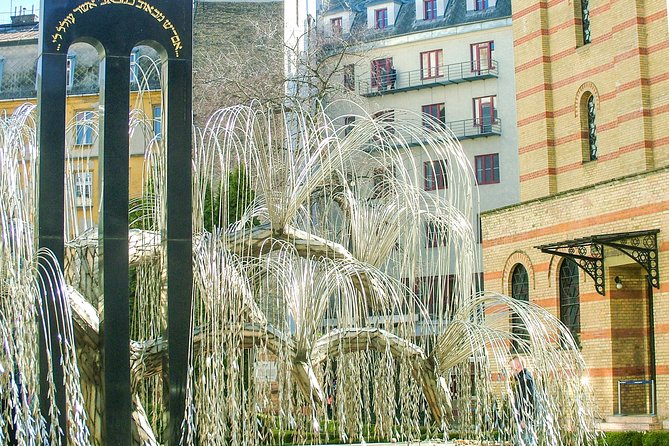Jewish Heritage / Full tour - The Memorial to the Victims of the German Invasion