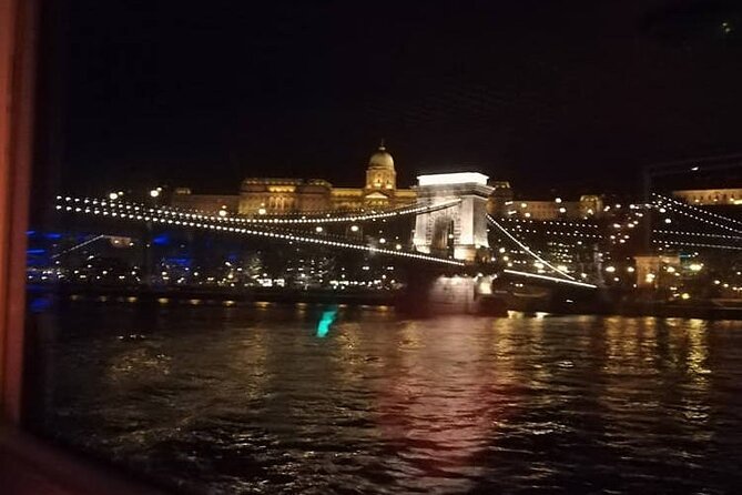 One hour Hen or Stag private party boat Budapest with unlimited beer and wine - Drinks, service, and onboard comfort