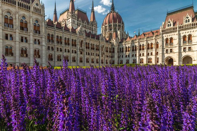 Orientation walk in Budapest - Parliament Building, the grand finish