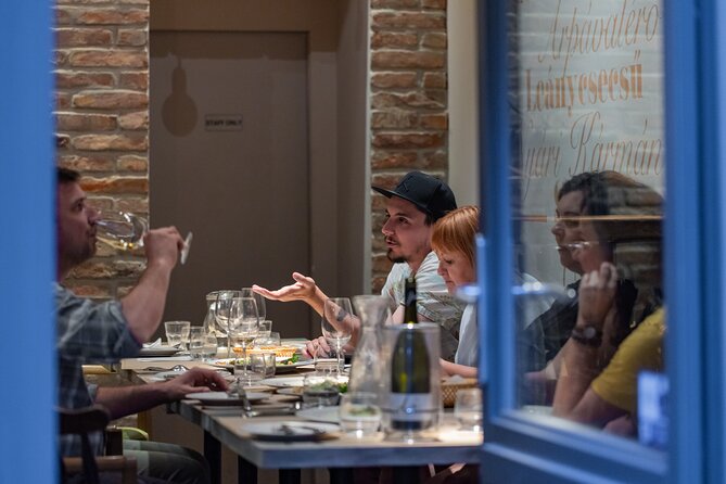 Palace District Evening Culinary, Wine, and History Walk - Why the Palace District is a smart setting for a food walk