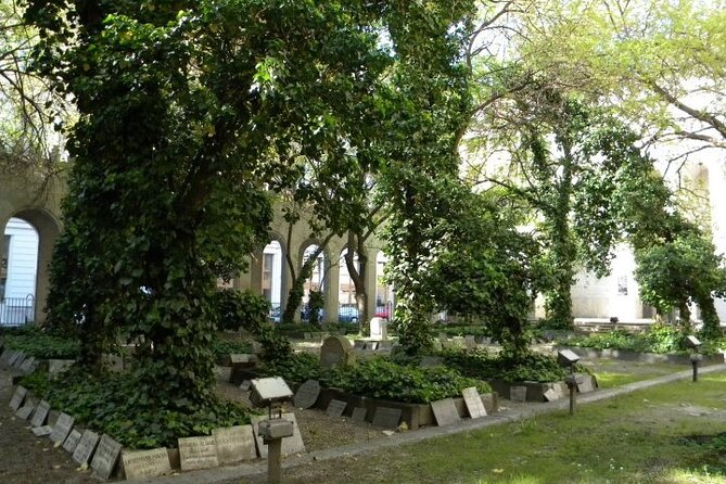 Past and Present of Budapest Jewish District Tour - Rumbach Street adds architecture and a second religious tradition