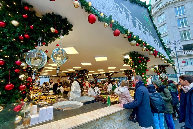 Private Budapest Christmas Market Tour with Chimney Cake & Mulled Wine - What the private format really gives you