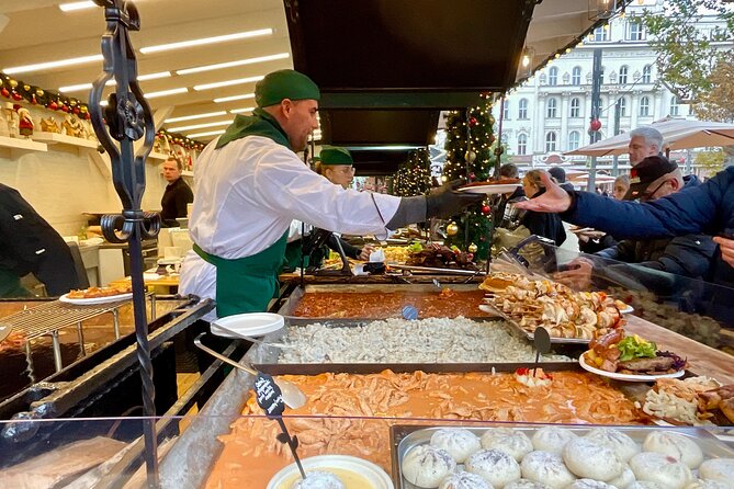 Private Budapest Christmas Market Tour with Chimney Cake & Mulled Wine - Who should book this experience?