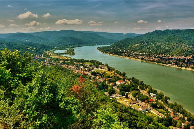 Private Danube Bend Experience with a comfortable air conditioned car - Visegrád Castle: 55 minutes on a royal hill