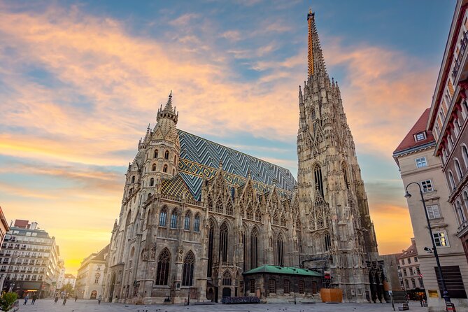 Private day trip from Budapest to Bratislava, Vienna, and back - Two countries, two very different royal sights