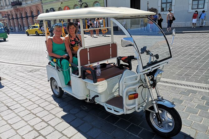 Private Sightseeing Tour using Electric Tuk Tuk Ride in Budapest - Chain Bridge and the return to Oktogon