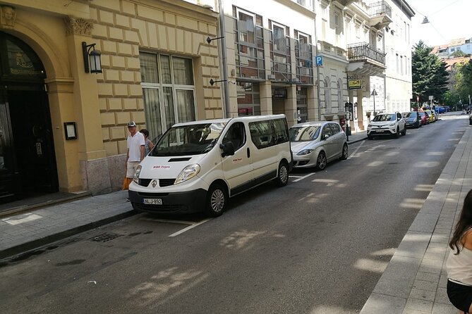 Private Transfer from Budapest city to Budapest Airport - departure - From your hotel door to the airport terminal