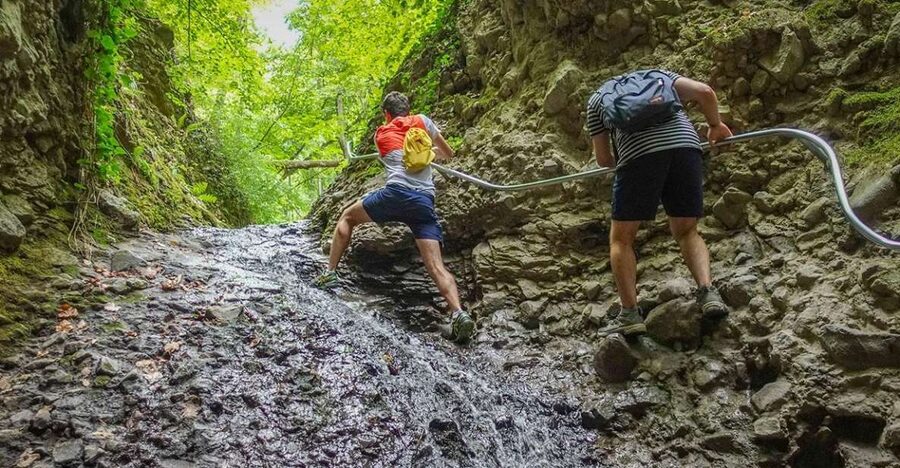 Ram Gorge Hiking Adventure - Following the forest trail toward Rám Gorge
