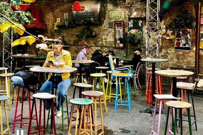 Ruin Pub Walking Tour with a Local Hostess in Budapest - Szimpla Kert: the final stop and the tour’s payoff
