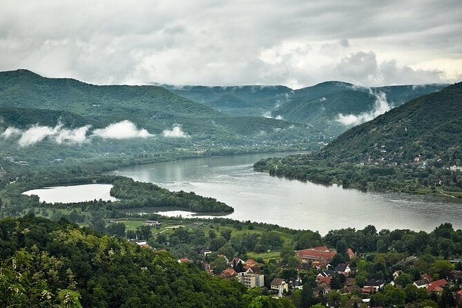 Scenic Danube River bend hills & the Art Town: Private Car Tour - Guides who shape the day