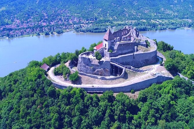 Scenic Danube River bend hills & the Art Town: Private Car Tour - Who should book this tour