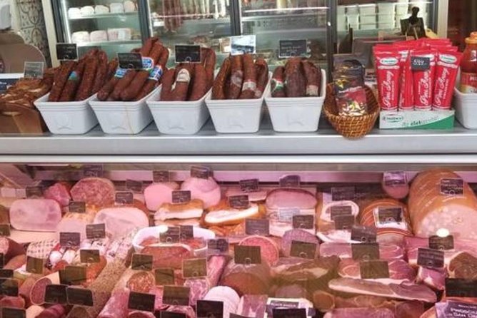 Taste Budapest - Fat Boy Foodies Walk - Coffee and writers on Andrássy Avenue