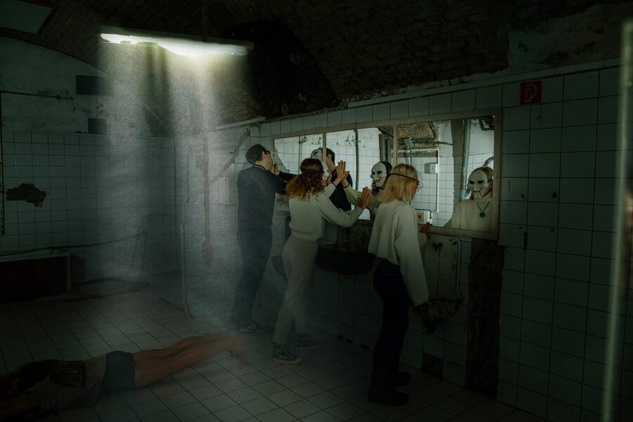 The Real Saw | Escape Room by PÁNiQ SZOBA - Finding the white barred door