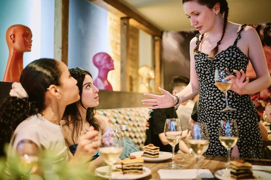 Tipsy Guided Food Tour with Drinks Included in Budapest - What the 2.5-hour timing means