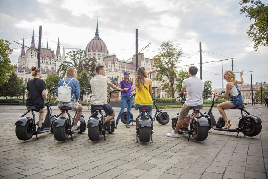 Top sights of Pest downtown on e-scooters incl. Parliament - Key points at a glance