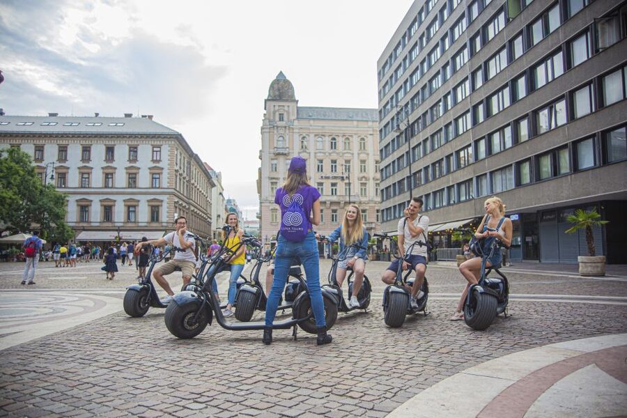 Top sights of Pest downtown on e-scooters incl. Parliament - Fifteen minutes back through Budapest