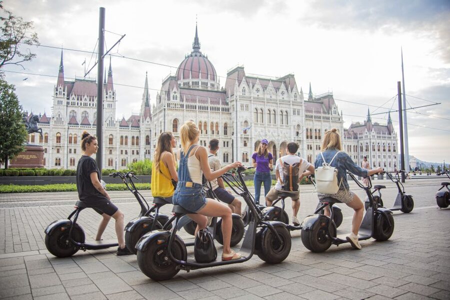 Top sights of Pest downtown on e-scooters incl. Parliament - Starting at E-Magine Rides near Deák Ferenc tér