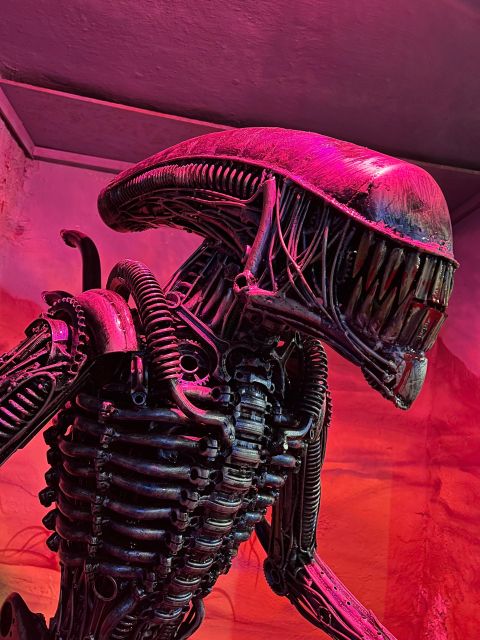 Trash Art Museum: Hungary's First Scrap Metal Exhibition - Why the recycled materials make the art interesting