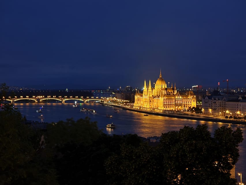 True Crime Walking Tour in the Buda Castle district - Finishing at Clark Ádám tér