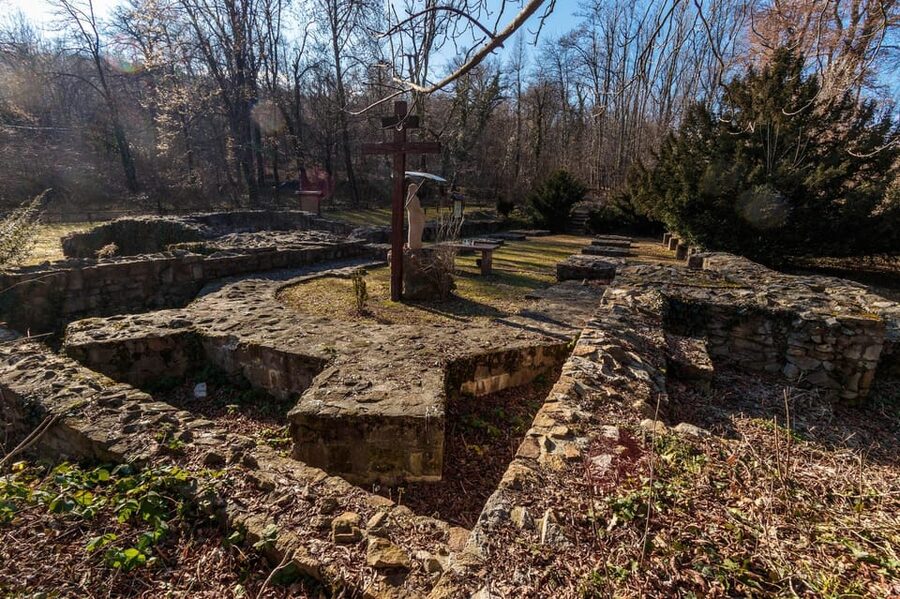Walk to recent and aged spiritual sanctuaries near Budapest - Why this outing feels different from a standard Budapest day trip