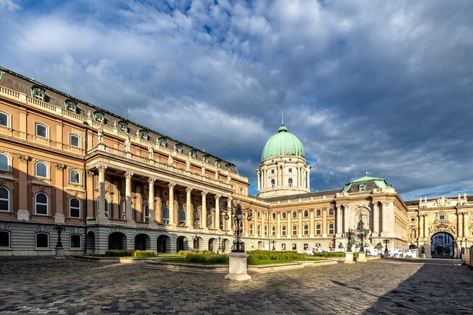 Walking tour in the Buda Castle incl. Fisherman's Bastion - Caves, offices, and royal power
