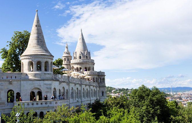 Walking tour in the Buda Castle incl. Fisherman's Bastion - St. Stephen and Fisherman’s Bastion